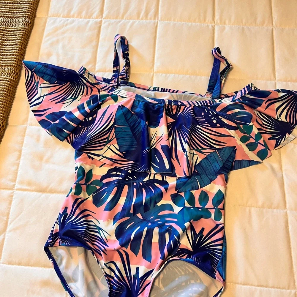 Womens and men matching bathing suits - Picture 2 of 9